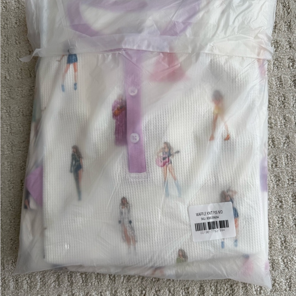 NEW IN BAG size M official Taylor Swift waffle pajamas.